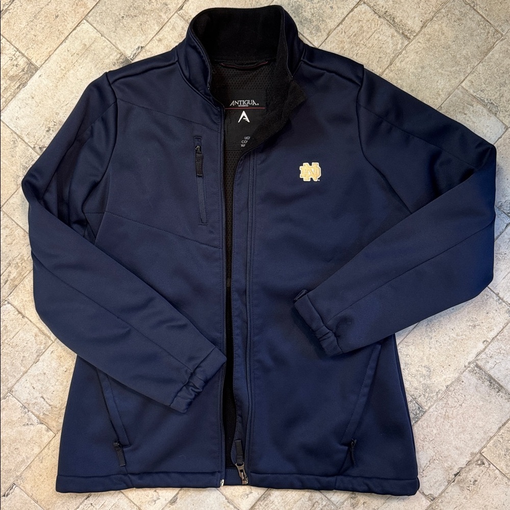 Notre Dame Navy Lightweight Jacket zip front with 2 zip pockets. Size M